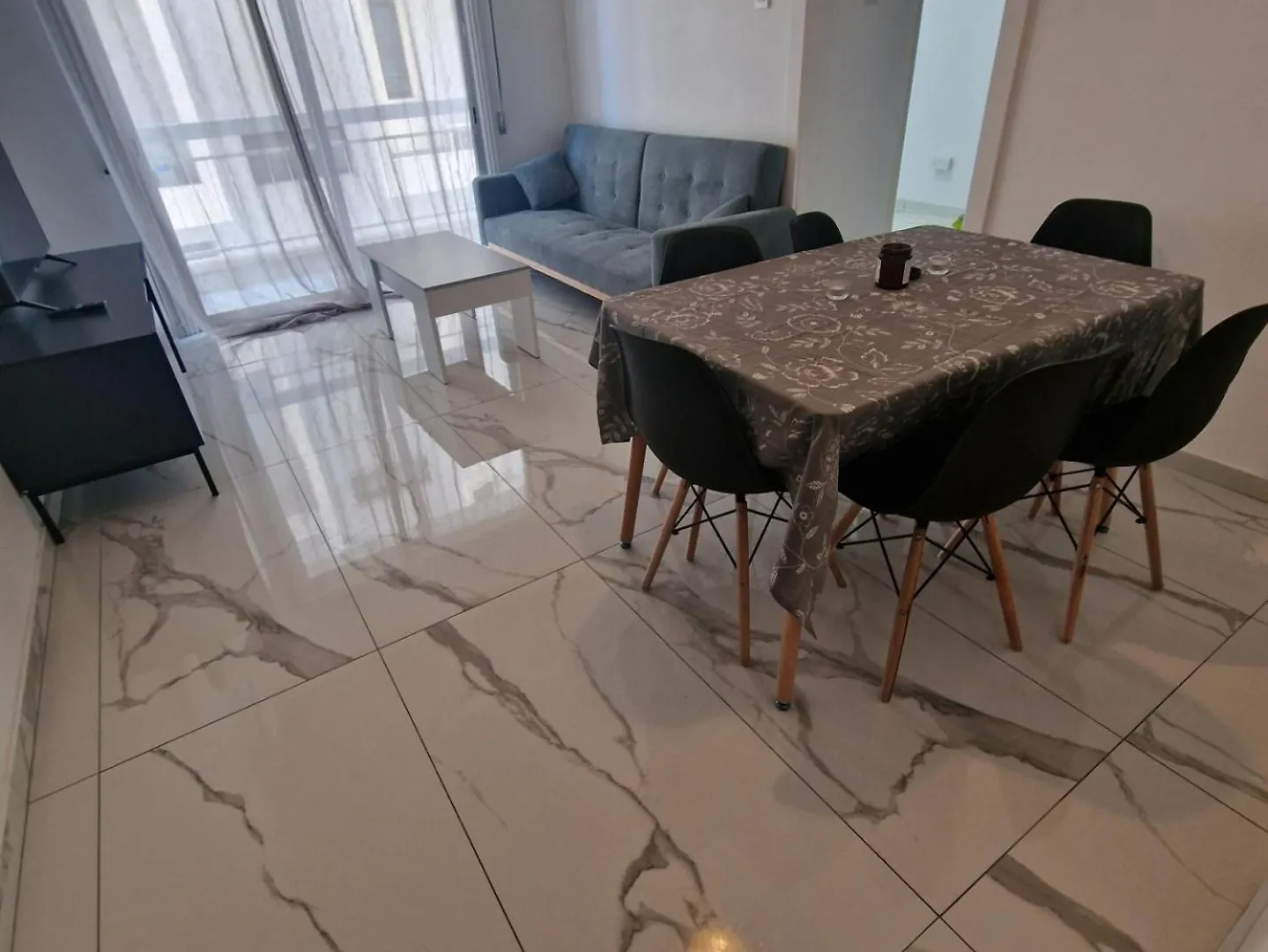Cozy 1 Bedroom Apartment Larnaca City-Center F 0*,  Zypern